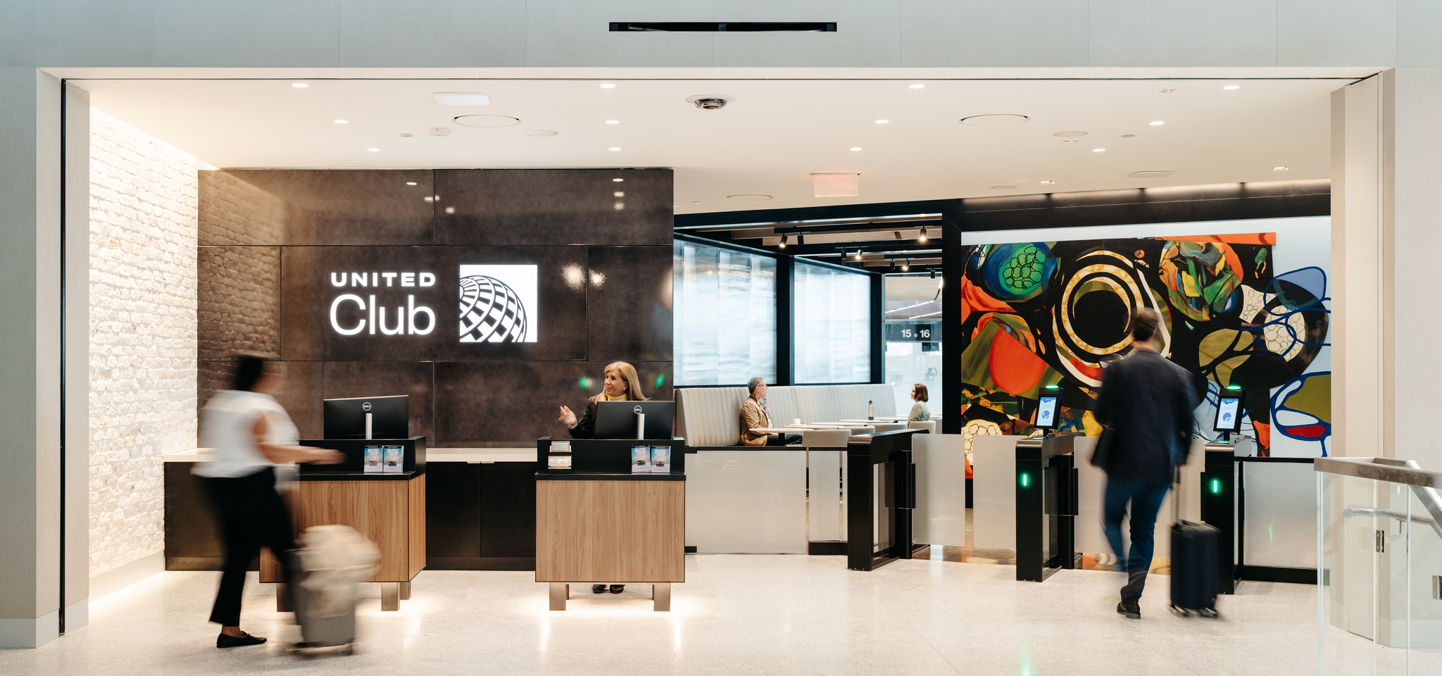 entrance area for United Club at EWR airport