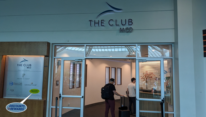 entrance to The Club lounge in Orlando (MCO) with a sign showing Discount Rewards.