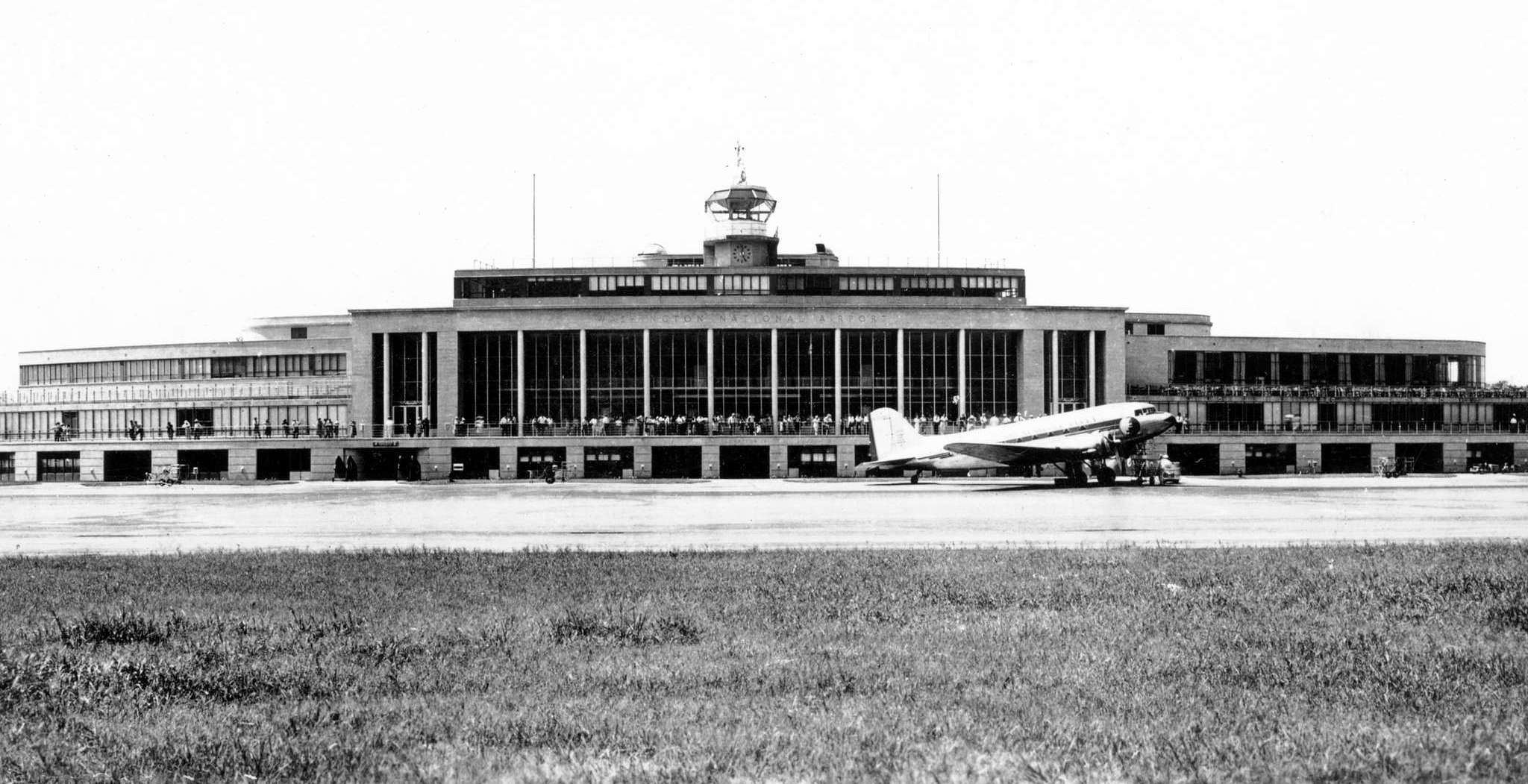 vintage photo of Washington National Airport from 1941