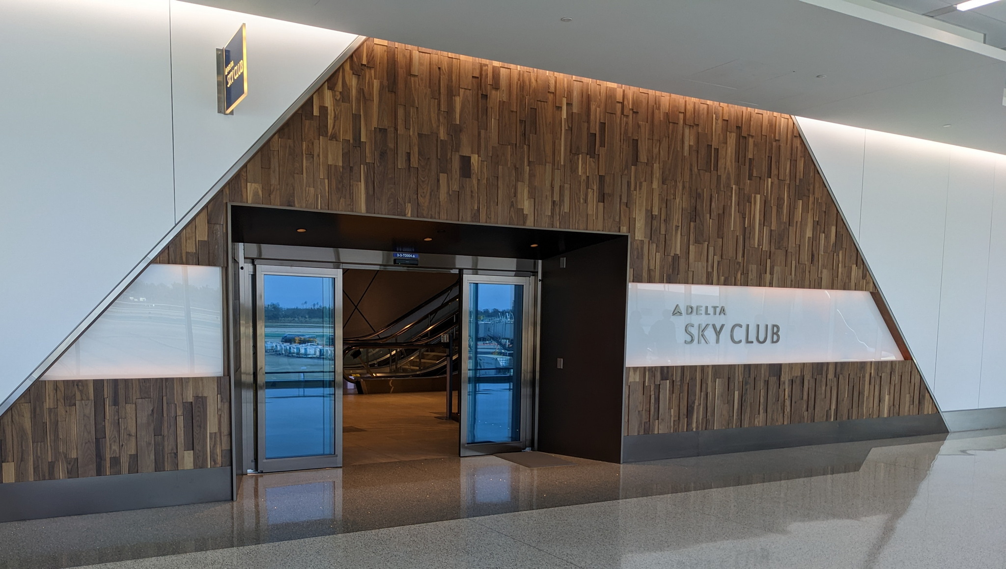 Exterior entrance to the Sky Club LAX T3